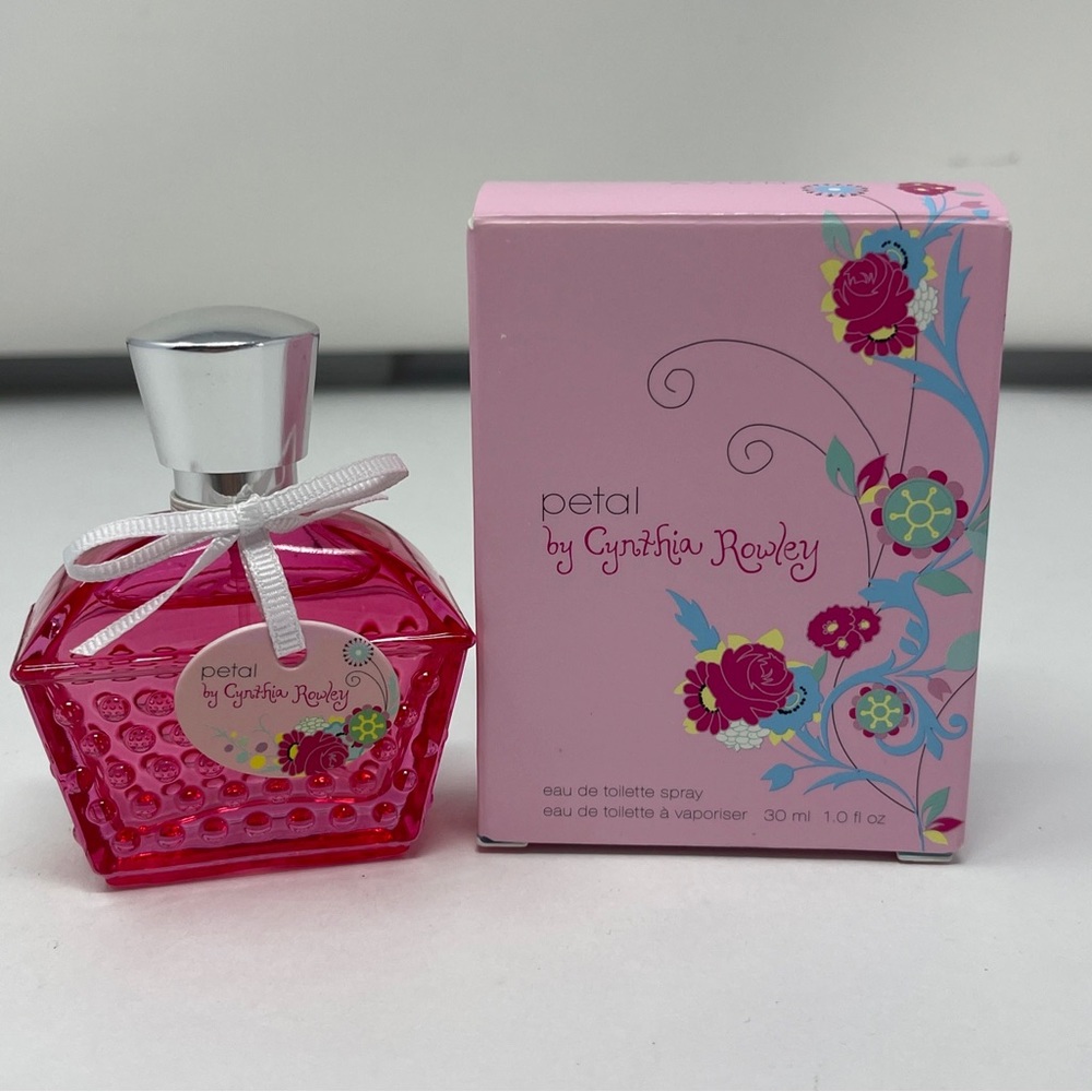 AVON Petal by Cynthia Rowley Women Eau de Toilette Spray NEW IN BOX 1.0 fl oz